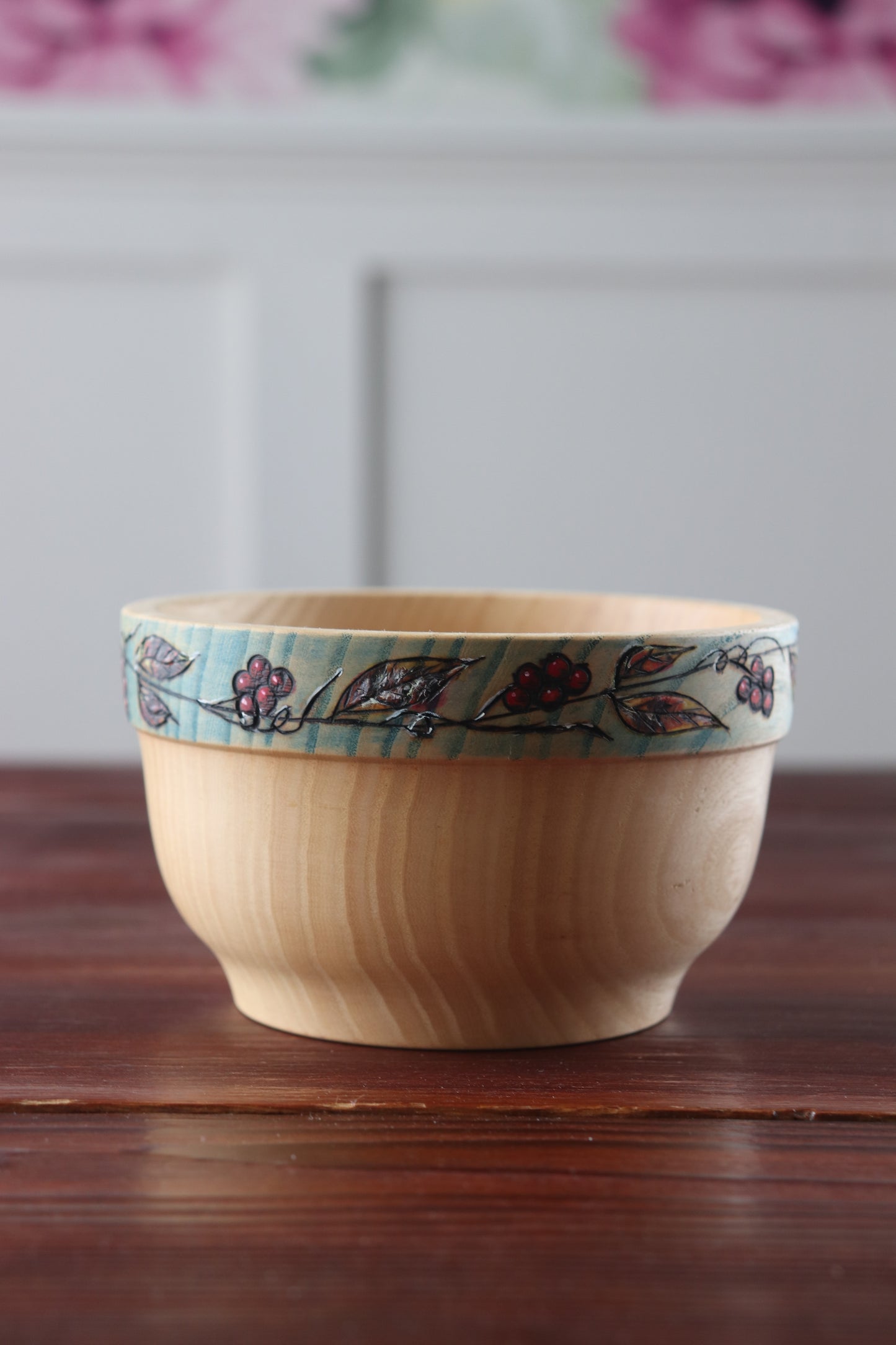 Ash Bowl with pyrography, painted and dyed rim