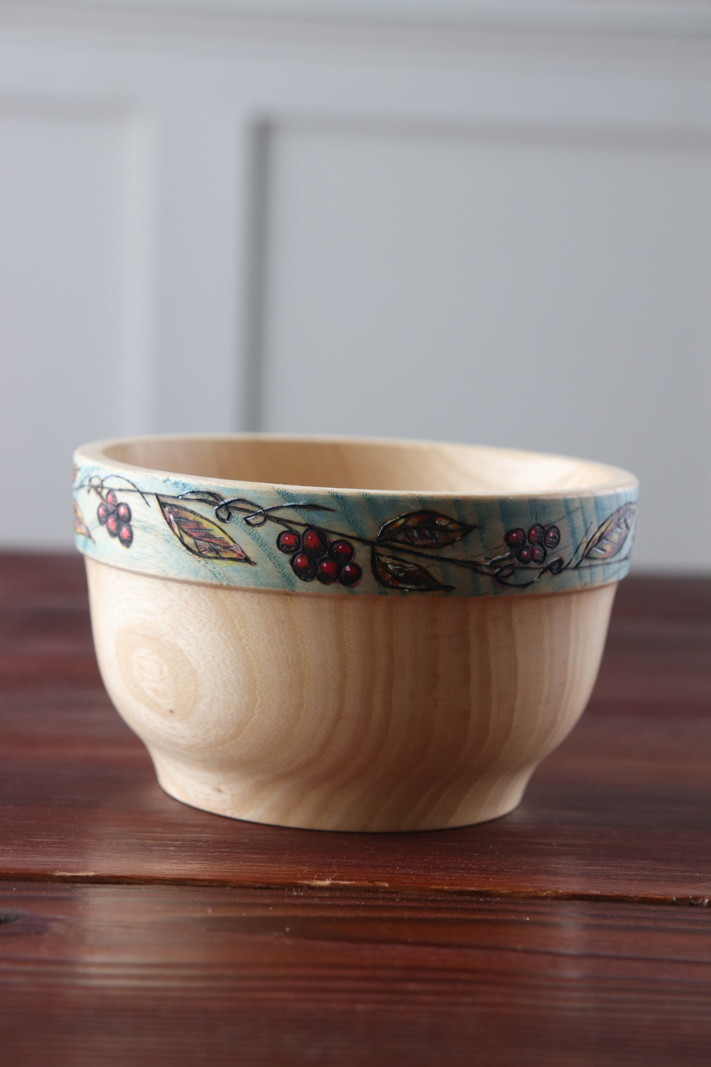 Ash Bowl with pyrography, painted and dyed rim