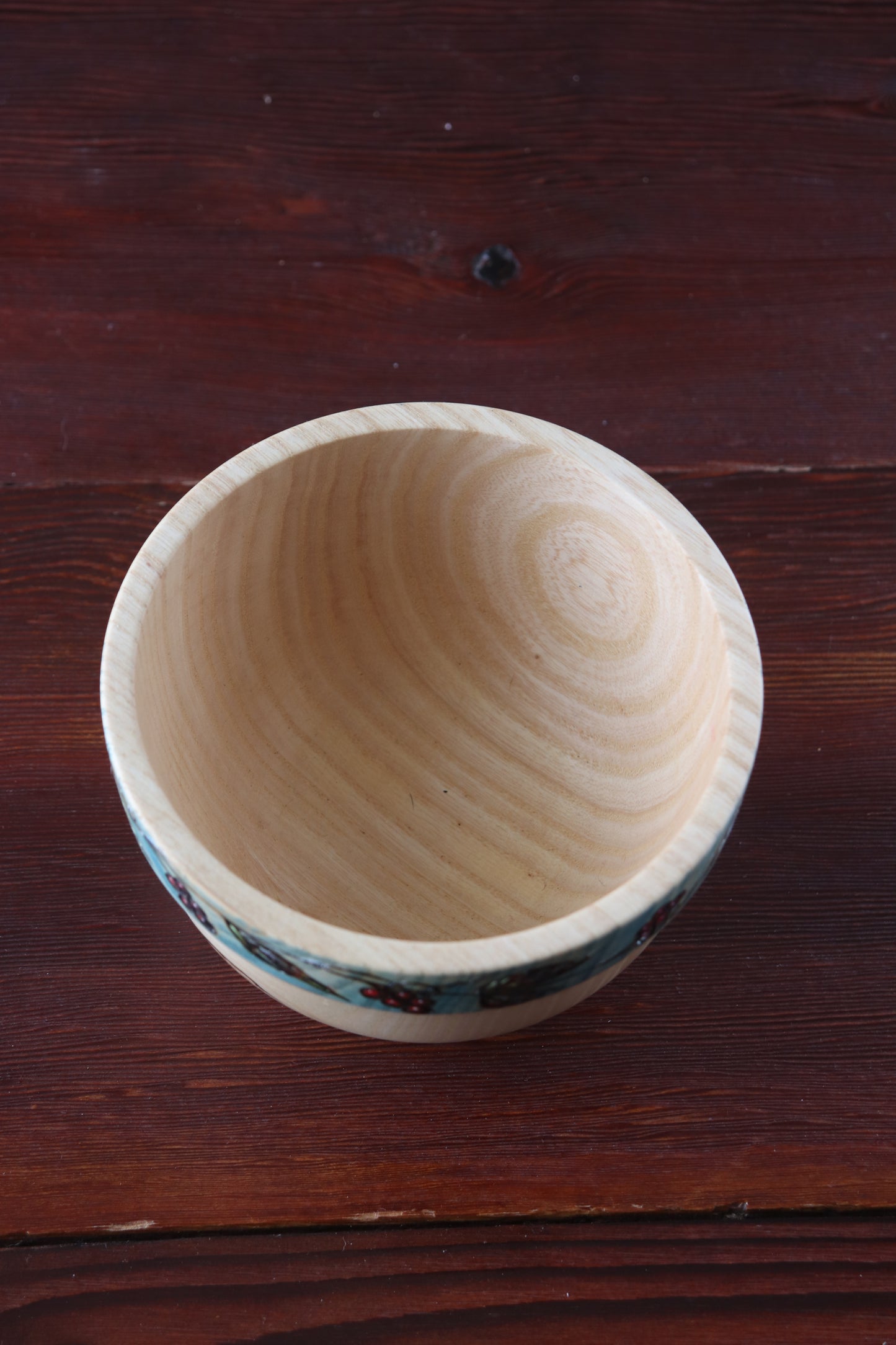 Ash Bowl with pyrography, painted and dyed rim